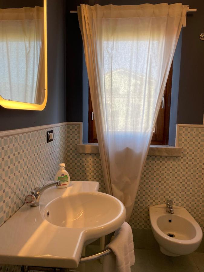 Elegante Camera Matrimoniale Con Balcone A 500 Mt Dal Mare Marina Di Carrara Eksteriør bilde