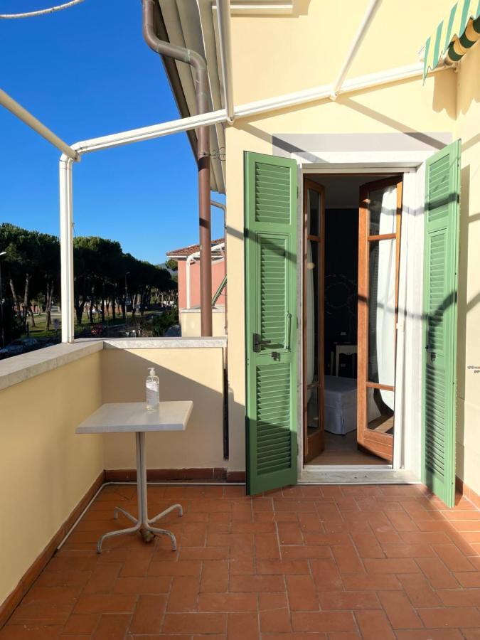 Elegante Camera Matrimoniale Con Balcone A 500 Mt Dal Mare Marina Di Carrara Eksteriør bilde